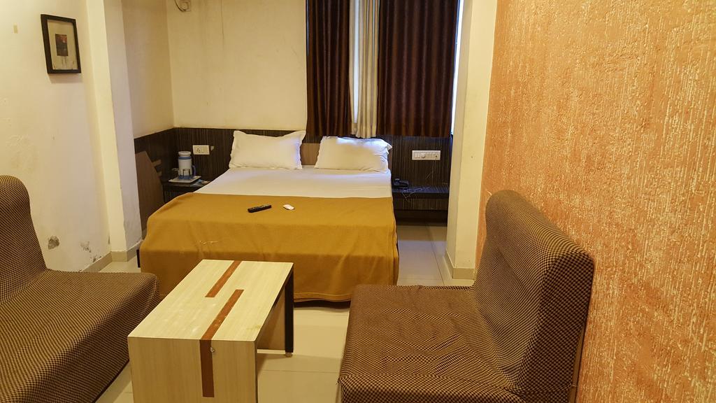 Hotel Relish Вадодара Екстер'єр фото