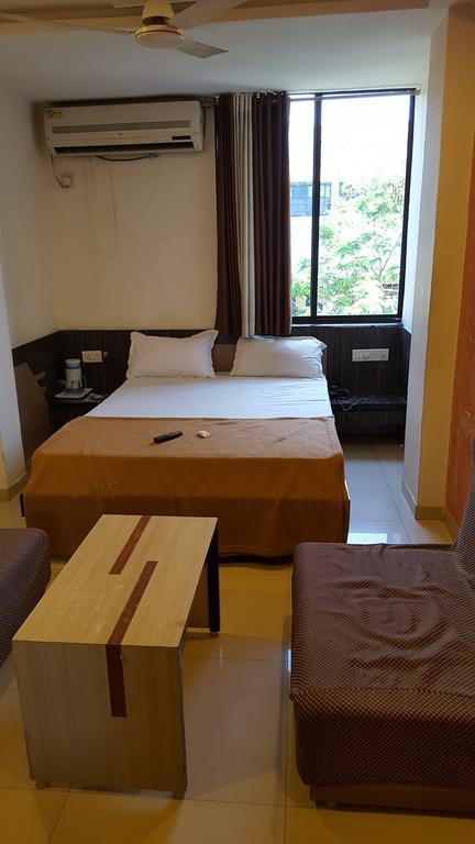 Hotel Relish Вадодара Екстер'єр фото