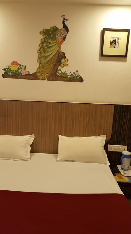 Hotel Relish Вадодара Екстер'єр фото
